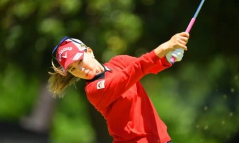 上田桃子が2年ぶり15勝目　プレーオフでの“桃子対決”制す