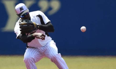 「鳥谷の言葉」がエチェバリアを救った　初出場で適時失策のロッテ新助っ人に“金言”