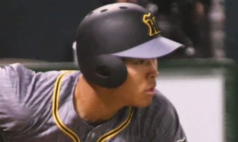 阪神・佐藤輝、トップタイ10号ソロで打点と“2冠”　球団41年ぶり新人2桁本塁打