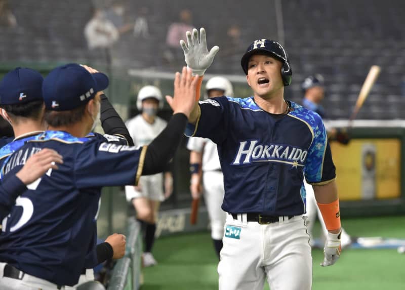 日本ハム・杉谷「前のめり魂打法」で2号ソロ「宮城投手という素晴らしい投手から…」 日本ハム・杉谷「前のめり魂打法」で2号ソロ「宮城投手という素晴らしい投手から…」