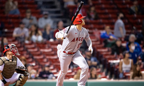 【MLB】大谷翔平、メジャー最多6回目の“マルチ長打”　右手1本でグリーンモンスター超えの衝撃弾