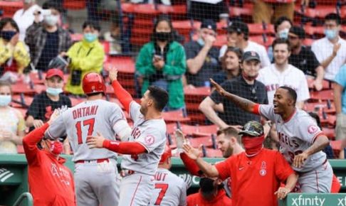 【MLB】大谷翔平、9回土壇場で逆転2ラン　指揮官もベンチも大興奮「火山のように爆発した」