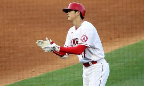 【MLB】大谷翔平、投手→右翼で“痛快”バント安打　6戦連続安打も二盗失敗で途中交代