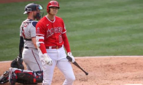 【MLB】大谷翔平、3打席連続空振り三振　際どい判定に打席で首を傾げ不満げな表情