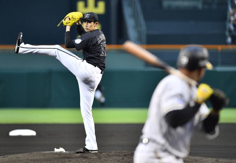 ロッテ・佐々木朗がプロ2戦目で見せた「怪物の片鱗」とは ロッテ・佐々木朗がプロ2戦目で見せた「怪物の片鱗」とは