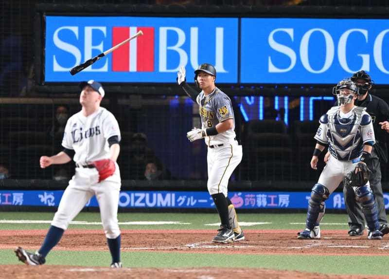 阪神・佐藤輝が1試合3発の離れ業!九回2死、勝ち越しリーグトップタイ13号3ラン 阪神・佐藤輝が1試合3発の離れ業!九回2死、勝ち越しリーグトップタイ13号3ラン