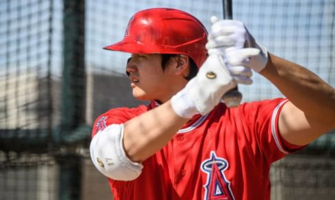 大谷　菊池雄星から衝撃の初球本塁打　弾丸ライナーでセンターへ