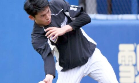 ロッテ・佐々木朗希が内野手ばりのスローイング　大型右腕が軽快な身のこなし