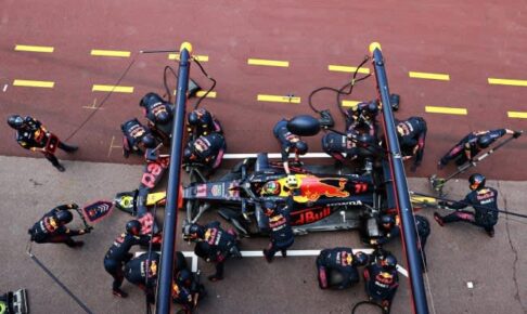 速すぎるF1ピットストップへの抑制の動き。安全性の理由でFIAが新たな制限を導入