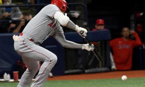 【MLB】大谷翔平が特大138m弾後にバント安打　敵将も脱帽「すごい才能を見せつけられた」