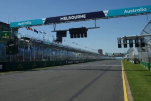 F1オーストラリアGP、2年連続の中止が決定。F1は代替開催を検討、全23戦の開催に自信
