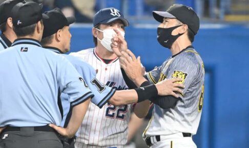 二塁上からのサイン盗み疑惑？で中断　矢野監督と高津監督が口論「絶対やってへんわ！！」