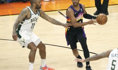 NBA決勝、サンズが第1戦勝利　バックス下す