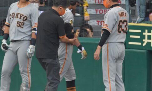 巨人・原監督　梶谷の死球骨折に「故意という部分ではないけれども」顔曇らせる