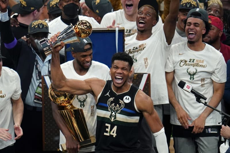 バックスが2度目の優勝　NBA決勝、サンズに4勝2敗