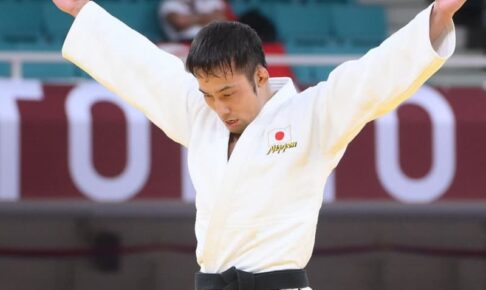 柔道　日本男女とも準決勝進出　高藤は延長戦の末　渡名喜は鮮やかな関節技で一本