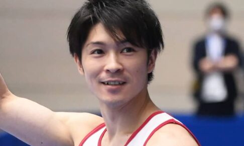 内村航平の東京五輪が終わる　鉄棒でまさかの落下、予選落ち　離れ技の後のひねりで