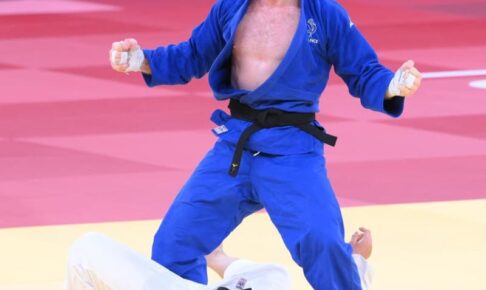 日本は無念の銀メダル　難敵フランスに敗れて金メダル逃す　新種目の柔道混合団体