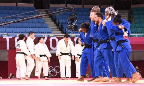 衝撃の敗戦、柔道日本の銀メダルが持つ意味　24年パリ五輪へ待ち受けるいばらの道
