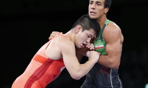 レスリング男子、屋比久が「銅」　初出場でメダル、沖縄出身