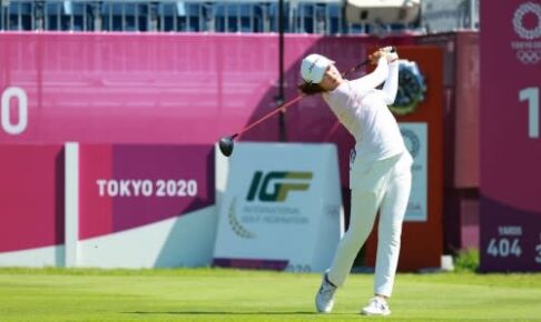 稲見萌寧は「65」で浮上　通算7アンダー暫定6位でホールアウト