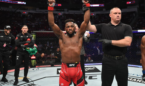 【格闘技／UFC】マネル・ケイプ、飛び膝蹴りで1R KO勝ち 「自分はベストファイター」と怪気炎、ボーナスも要求