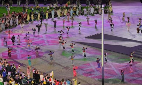 閉会式で東京音頭　ヤクルトファン大盛り上がり「つば九郎いない」「傘とってきた」