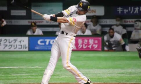 鷹・柳田、五輪後初打席で驚愕アーチ！　右膝自打球でヒヤリも23号2ラン