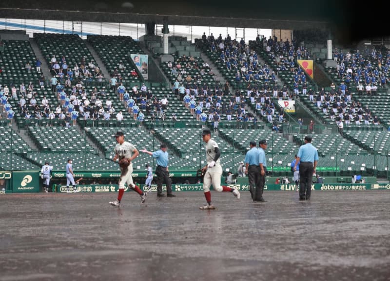 甲子園、土砂降りで八回表で試合終了　大阪桐蔭が勝利　グラウンドは“泥沼”状態 画像