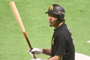 結果が出なくても、鷹が松田宣浩を必要とする理由　決勝二塁打に表れたベテランの価値