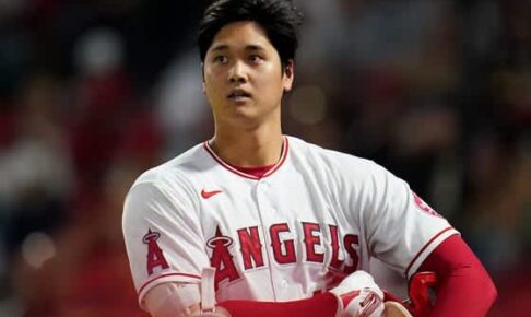 【MLB】大谷翔平、右手首付近に150キロ剛速球を受ける　本拠地ファンは騒然
