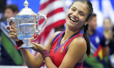 ラドゥカヌが新女王、全米テニス　18歳、予選突破者で史上初