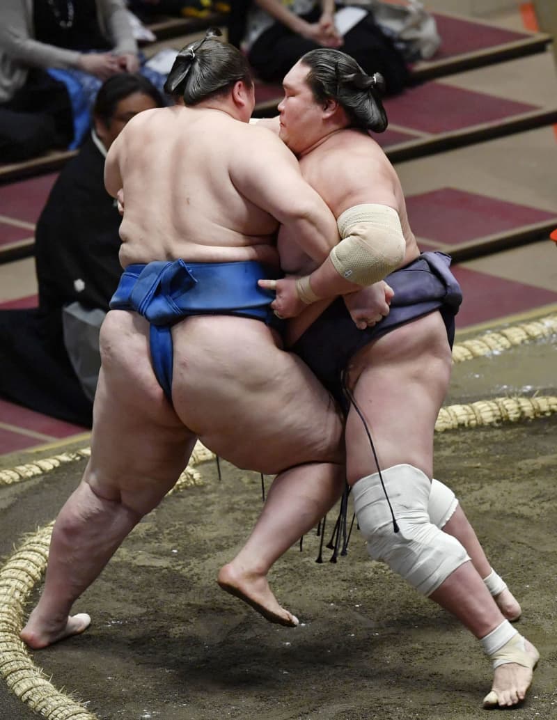秋場所、照ノ富士は白星発進 正代、貴景勝は黒星 秋場所、照ノ富士は白星発進 正代、貴景勝は黒星