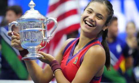 全米オープン女子シングルスで優勝した19歳のエマ・ラドゥカヌ（C）ロイター