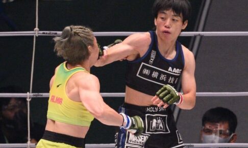 女王・浜崎朱加“鉄の親方”藤野恵美と血みどろ打撃戦勝利　涙こらえ「よかった」