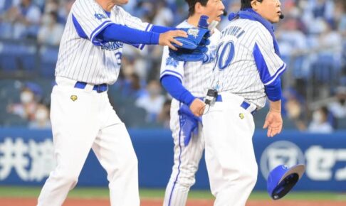 ダチョウ倶楽部が爆笑始球式「押すな押すな」森に痛打もコロナ禍でお約束のキスできず