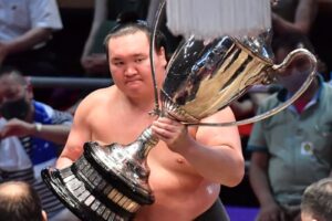 【大相撲】大横綱・白鵬「コロナ全休」から引退　自ら〝史上最強2世〟育成へ！
