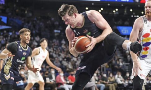 バスケ、琉球がA東京に逆転勝ち　Bリーグ開幕