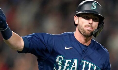 「BELIEVE」に応えたマリナーズ　望みをつなぐ逆転勝利