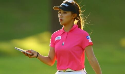 臼井麗香が単独首位発進　アマ佐藤心結ら2位、渋野日向子は28位