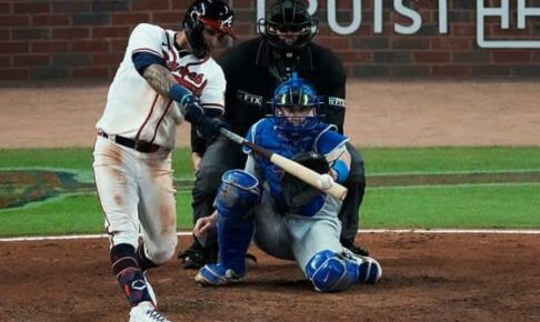 【MLB 優勝決定S】ブレーブスが劇的サヨナラで2連勝！　8回に2点差追いつき、9回にロサリオが決勝打