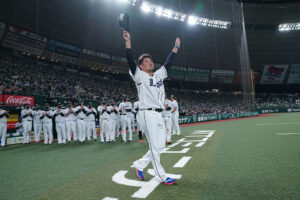 【プロ野球】松坂大輔の引退セレモニーにイチロー氏登場　米メディアも「心温まる瞬間」と感動伝える