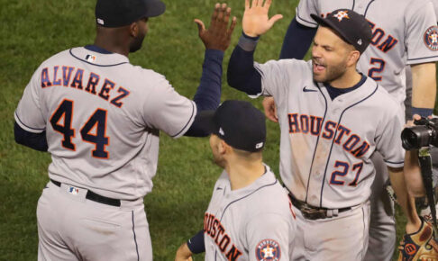 アストロズがＷＳ出場へ王手　レッドソックスを９―１で圧倒　救援登板の澤村は無失点