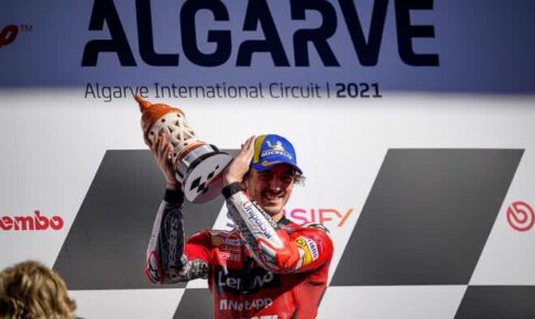 【レースフォーカス】会心の優勝に笑顔のバニャイア。今季初の転倒リタイアに浮かない表情のクアルタラロ／MotoGP第17戦アルガルベGP