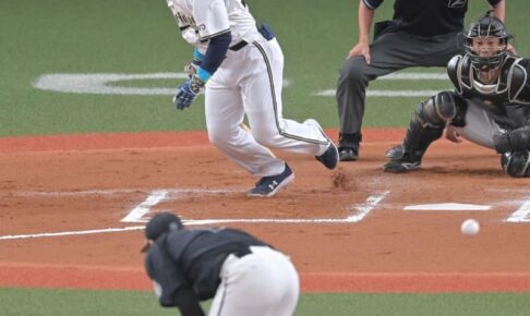 ロッテ　美馬がアクシデントで緊急降板　吉田正の打球直撃　交代直後、東妻が2ラン被弾
