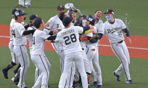オリックス25年ぶり日本シリーズ進出　九回、益田を攻略　小田の一打で劇的決着
