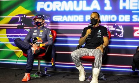 F1＝メルセデスとレッドブルの争い過熱、シーズン最終盤へ
