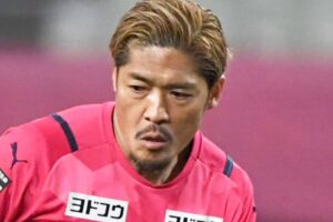 サッカー ウクライナ人の父持つロシア代表主将ジュバ 招集拒否 で国会議員激怒 地獄に落ちろ Spread