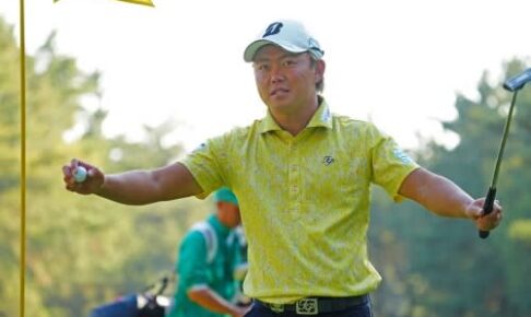 木下稜介が17番のホールインワン未遂で単独首位浮上！　賞金王へは「この試合に勝てば近づく」