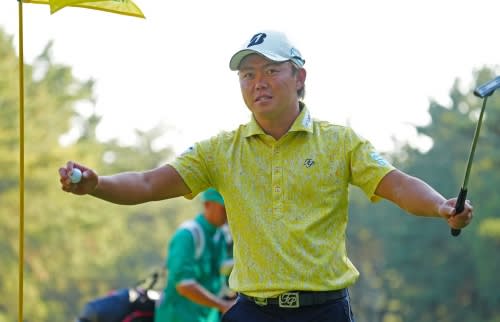 木下稜介が17番のホールインワン未遂で単独首位浮上! 賞金王へは「この試合に勝てば近づく」 木下稜介が17番のホールインワン未遂で単独首位浮上! 賞金王へは「この試合に勝てば近づく」